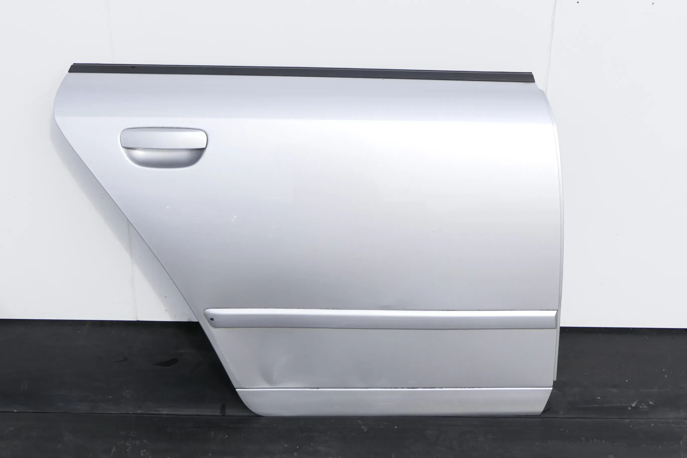 Audi A4 B6 8E Türblatt Tür hinten rechts silber LY7W Kombi+Limo - Bild 1