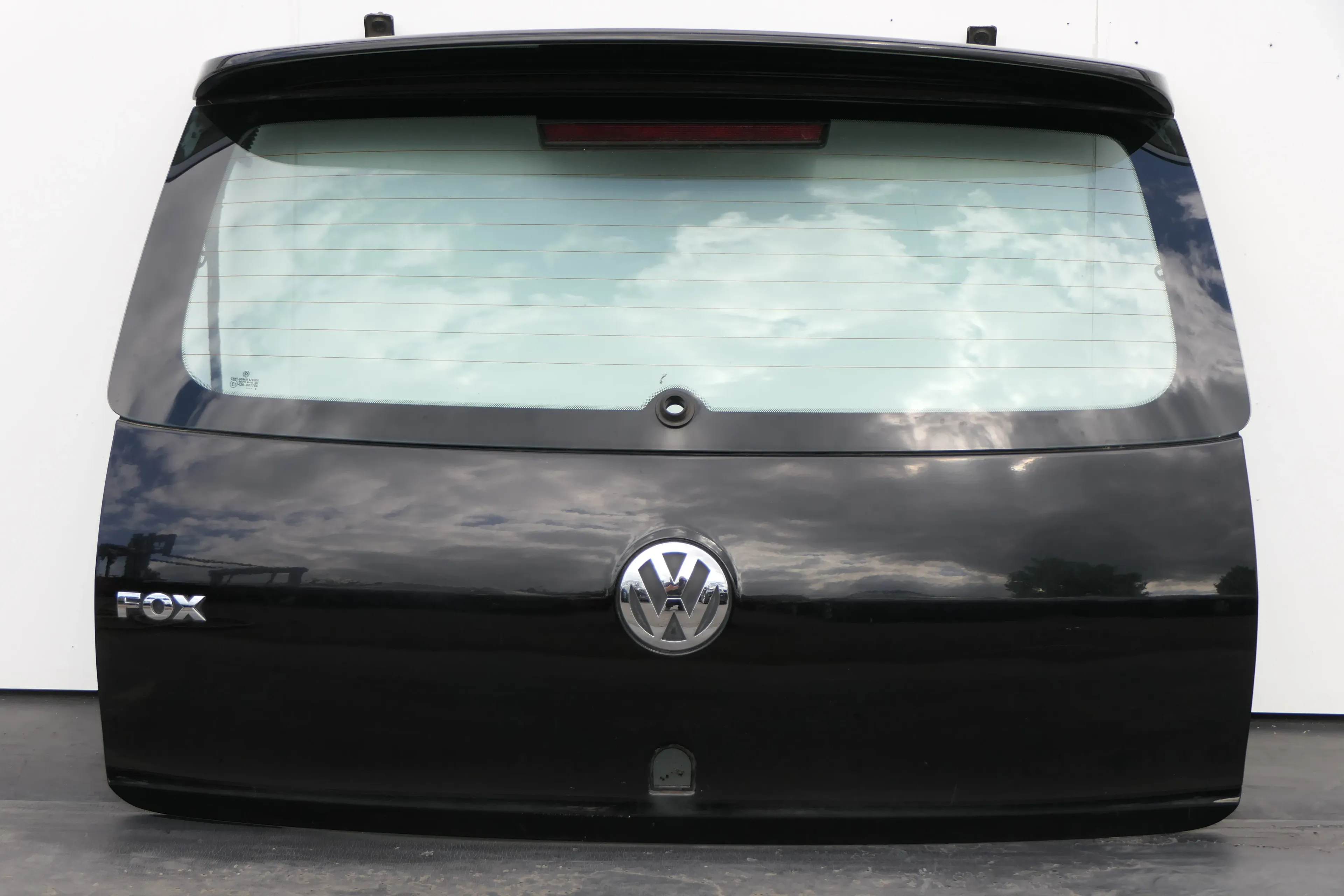 VW Fox 5Z Heckklappe Kofferraumklappe Klappe hinten mit Scheibe schwarz L041 - Bild 1