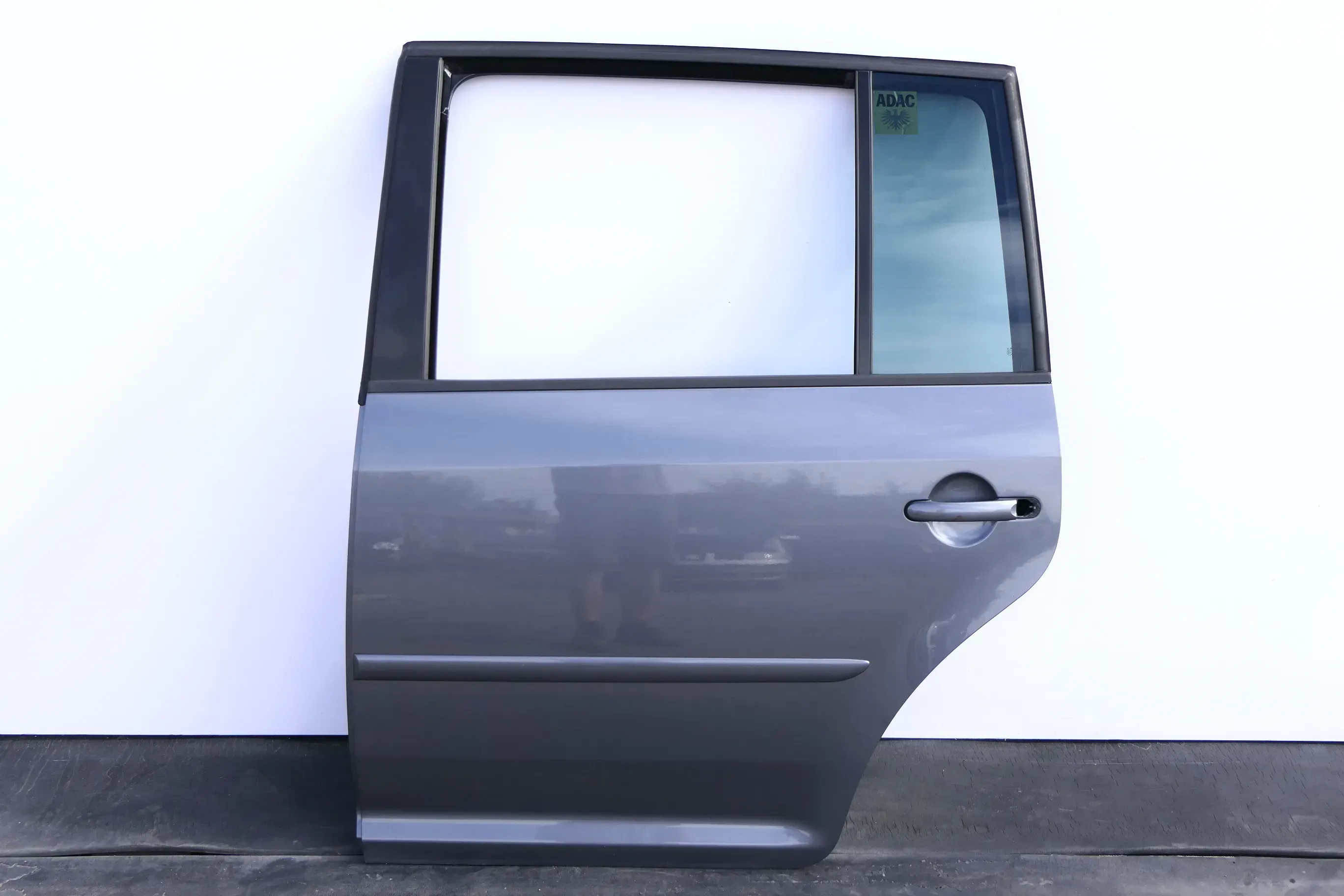 VW Touran 1T 1T3 Tür hinten links grau LD7X und Scheibe Platinumgrey 141616 - Bild 1