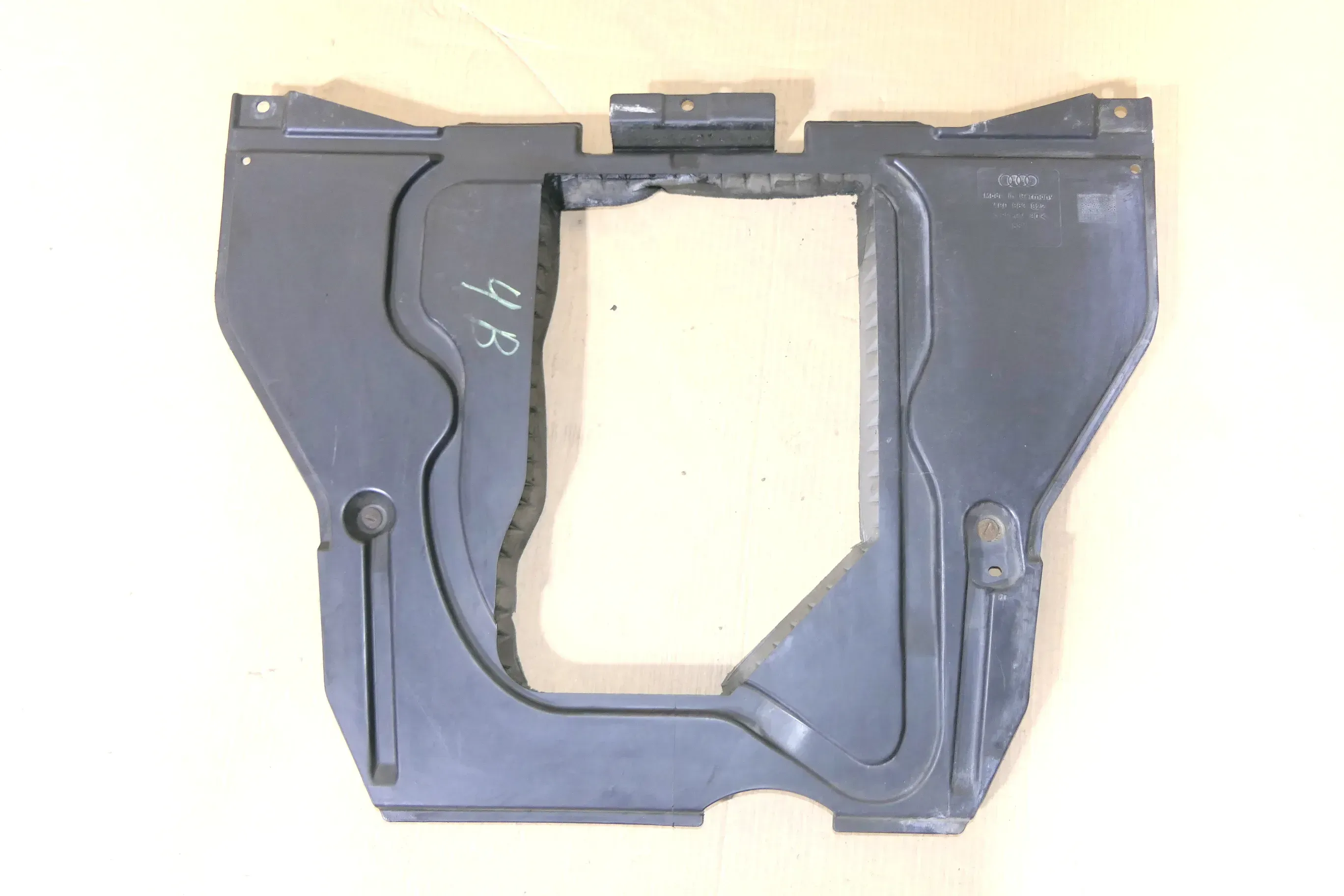 Audi A6 4B Unterfahrschutz Dämpfung Schutz unter Getriebe original TDI - Bild 1