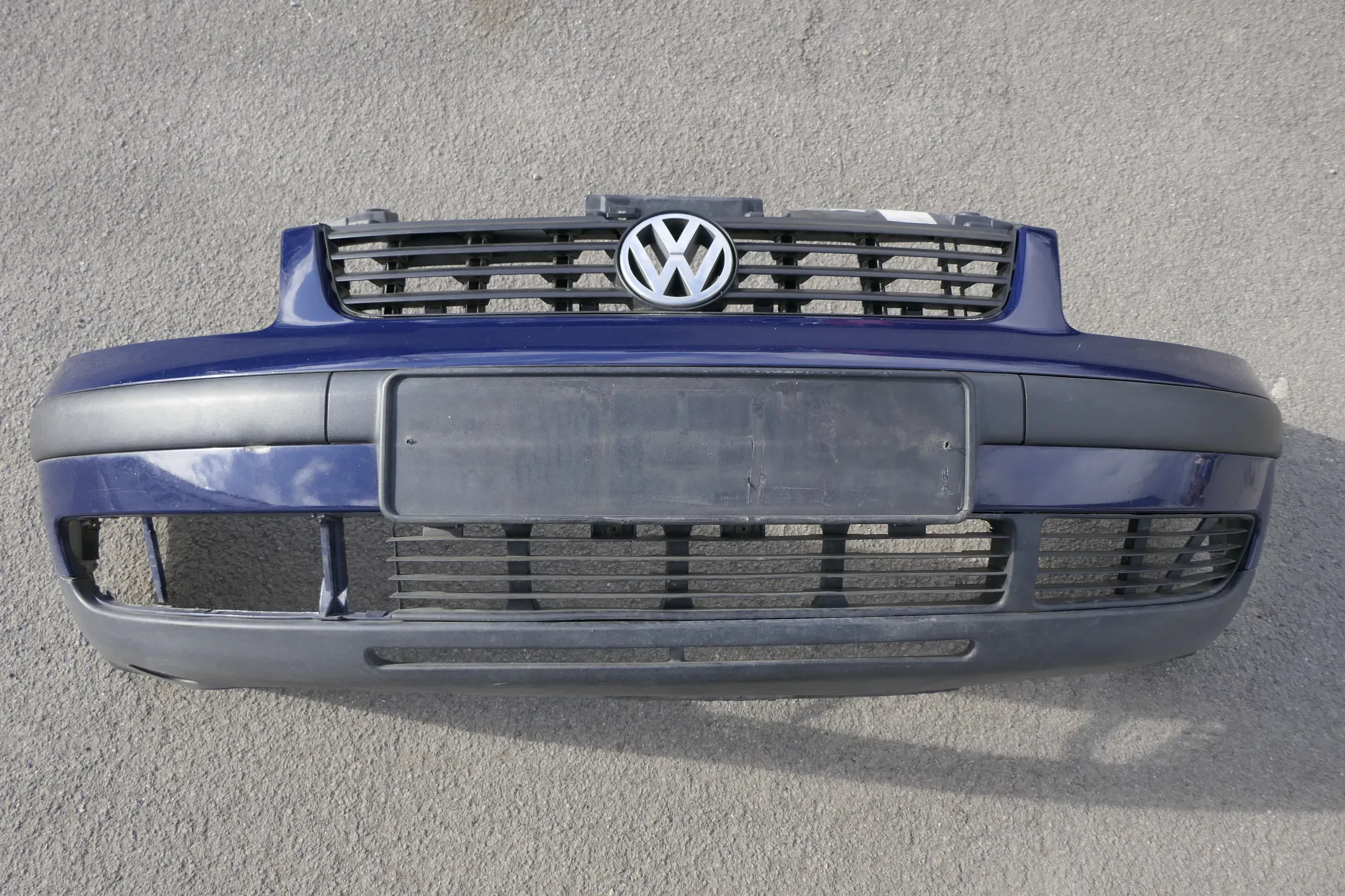 VW Passat 3B Stoßstange vorne Frontstoßstange Stoßfänger vorne blau LA5E - Bild 1