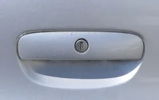 VW Polo 9N 9N3 Griff Heckkklappe Heckklappengriff silber LA7W - Bild 1