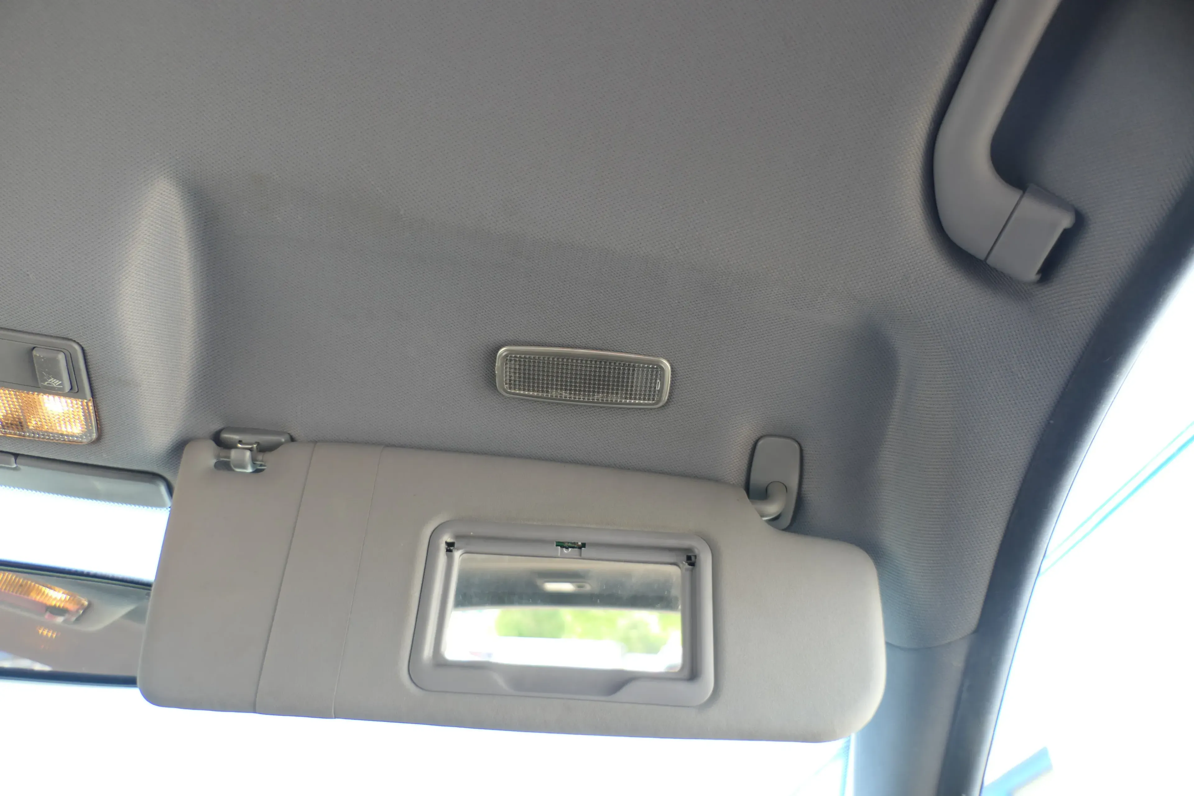 Audi A3 8L A4 B5 Sonnenblende vorne rechts grau mit Stecker beleuchtet - Bild 1