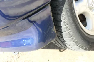 VW Polo 6N Stoßstange hinten nur Oberteil  2-geteilte Heckstoßstange blau LB5N - Bild 9