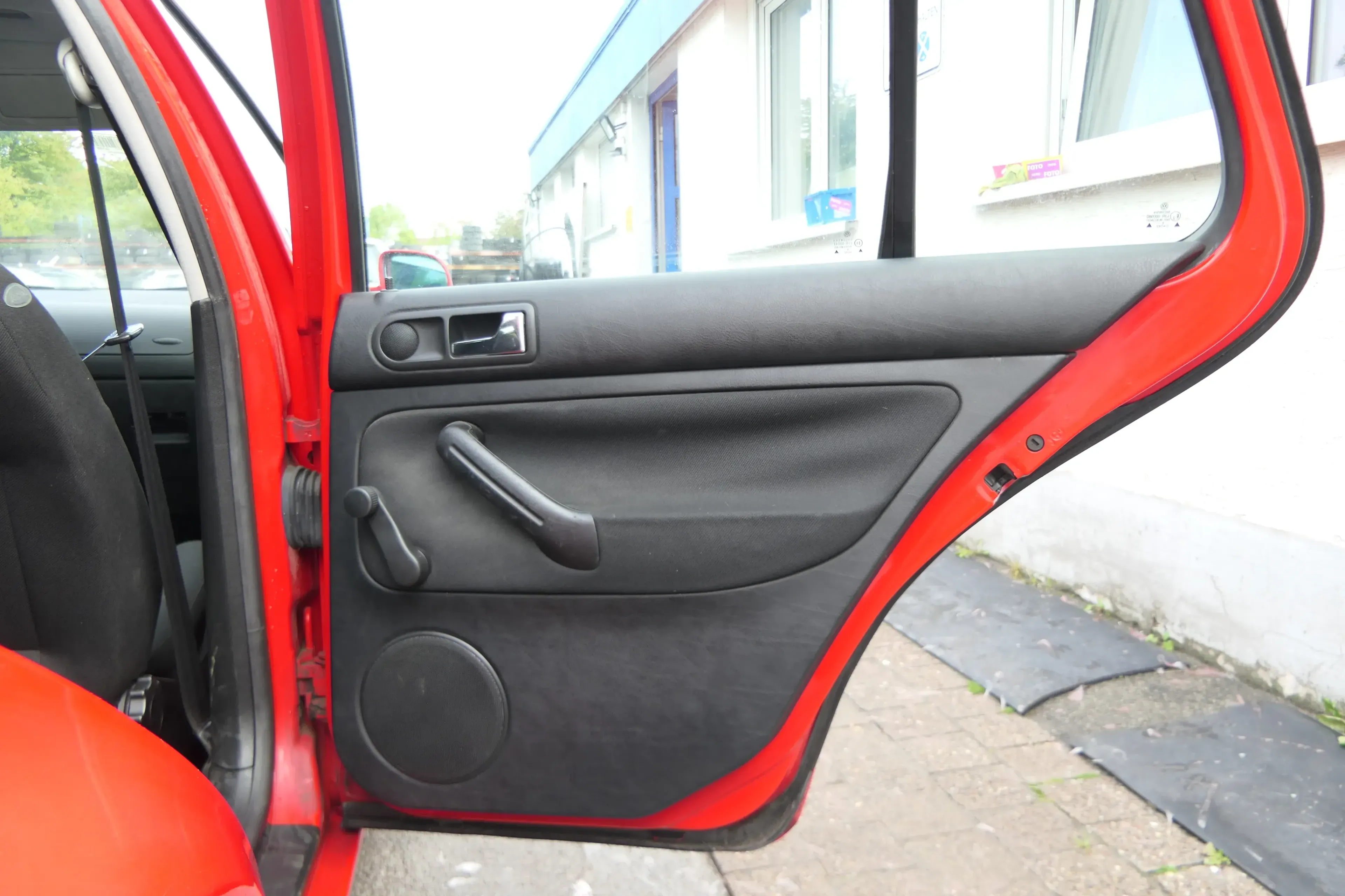 1x VW Golf 4 1J Limousine Türverkleidung Verkleidung Tür hinten rechts schwarz - Bild 1