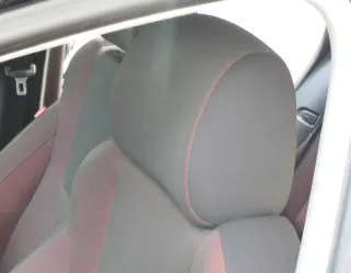 1x Seat Leon 1P Sitz vorne links / rechts Kopfstütze Kopfstützen rot /schwarz - Bild 1