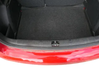 Fabia 5J Schrägheck Limousine Stoßstange hinten Heckstoßstange rot LF3K - Bild 11