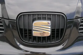 Seat Arosa 6H Stoßstange Frontstoßstange vorne schwarz L041 Facelift + Grill - Bild 4