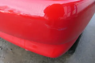 VW Polo 6N Stoßstange hinten 2-geteilte Heckstoßstange rot LP3G Stoßfänger - Bild 6