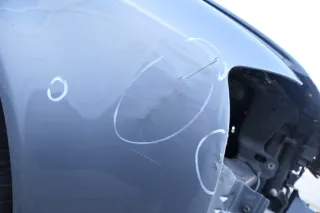 Audi A6 4B Kotflügel vorne rechts grau LY7L s(bis ca.Mitte 2001 passend) MÄNGEL - Bild 4