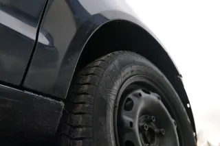 VW Polo 9N3 Kotflügel vorne rechts schwarz LC9Z - Bild 2
