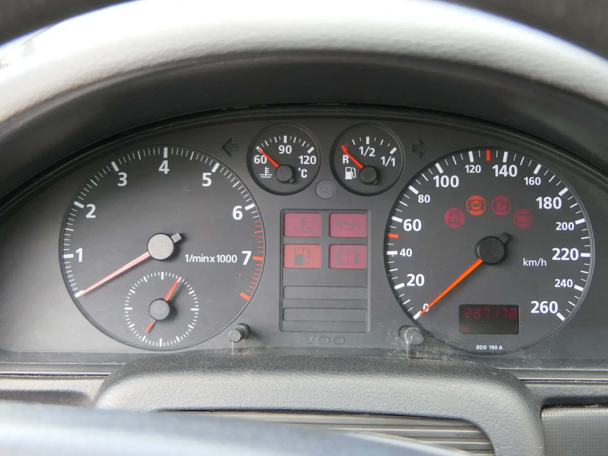 A4 B5 Tacho Tachometer 8D0919033C Benziner 1,6 1,8 bis ca. 1997 237.000km VDO - Bild 1