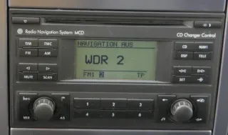 VW Passat 3B 3BG Golf 4 Navi Navigationssystem CD 1J0035191A BNO 881 m Code MCD - Bild 1