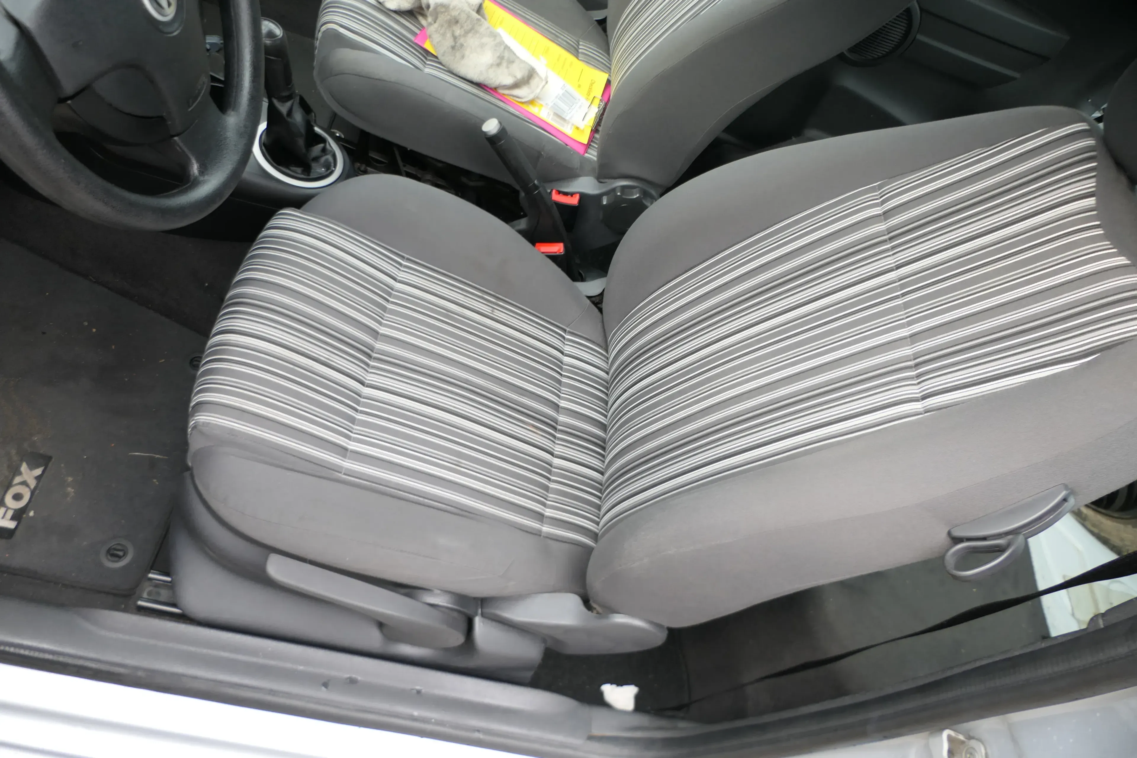 VW Fox Sitz Fahrersitz vorne links OHNEAirbag höhenverstellbar - Bild 1