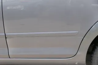 VW Golf Plus 5M Tür hinten links grau LA7T - mit Rahmen - Bild 4