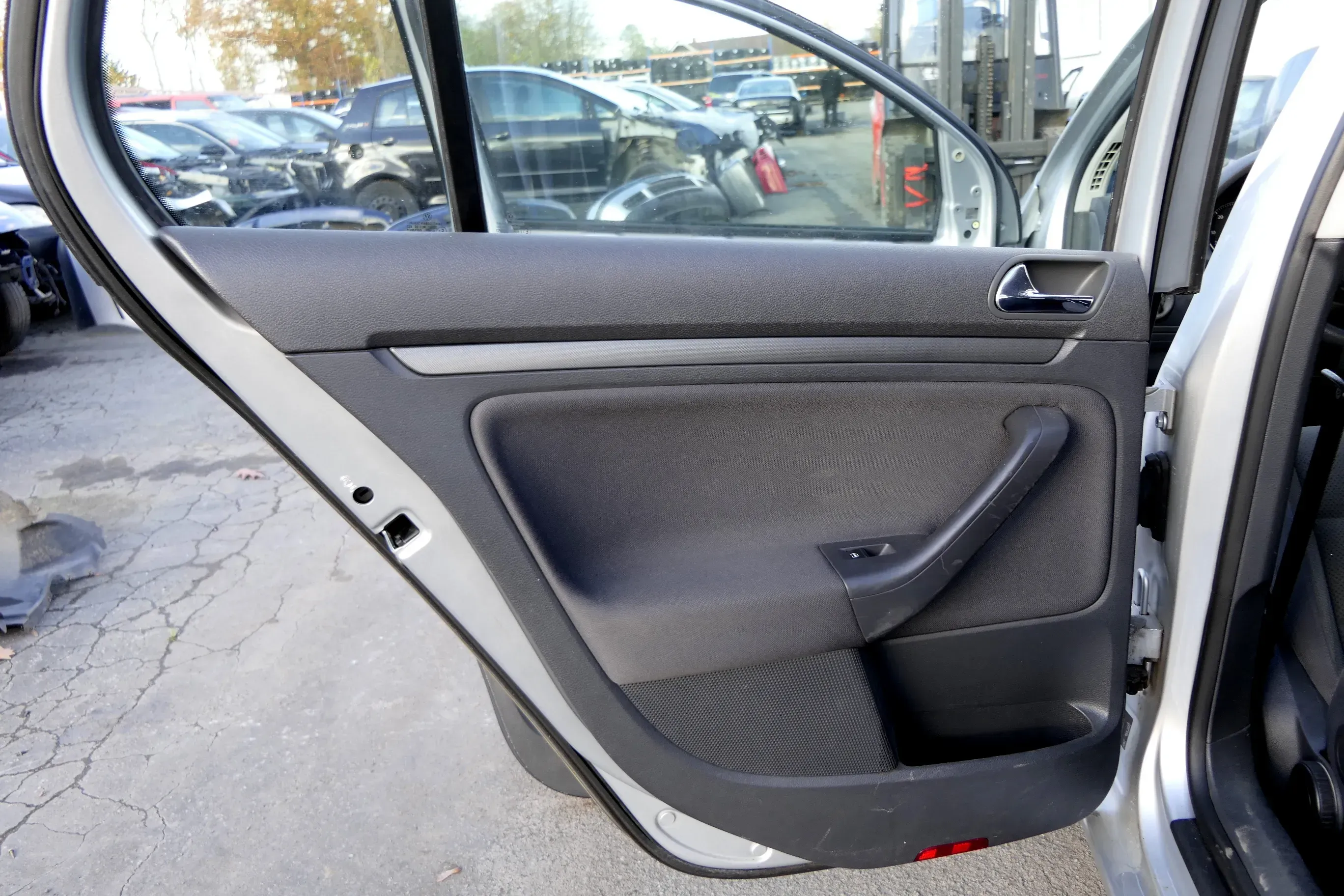 1x Golf 5 Limousine Türverkleidung Verkleidung Tür hinten links 4/5-Türer schwar - Bild 1