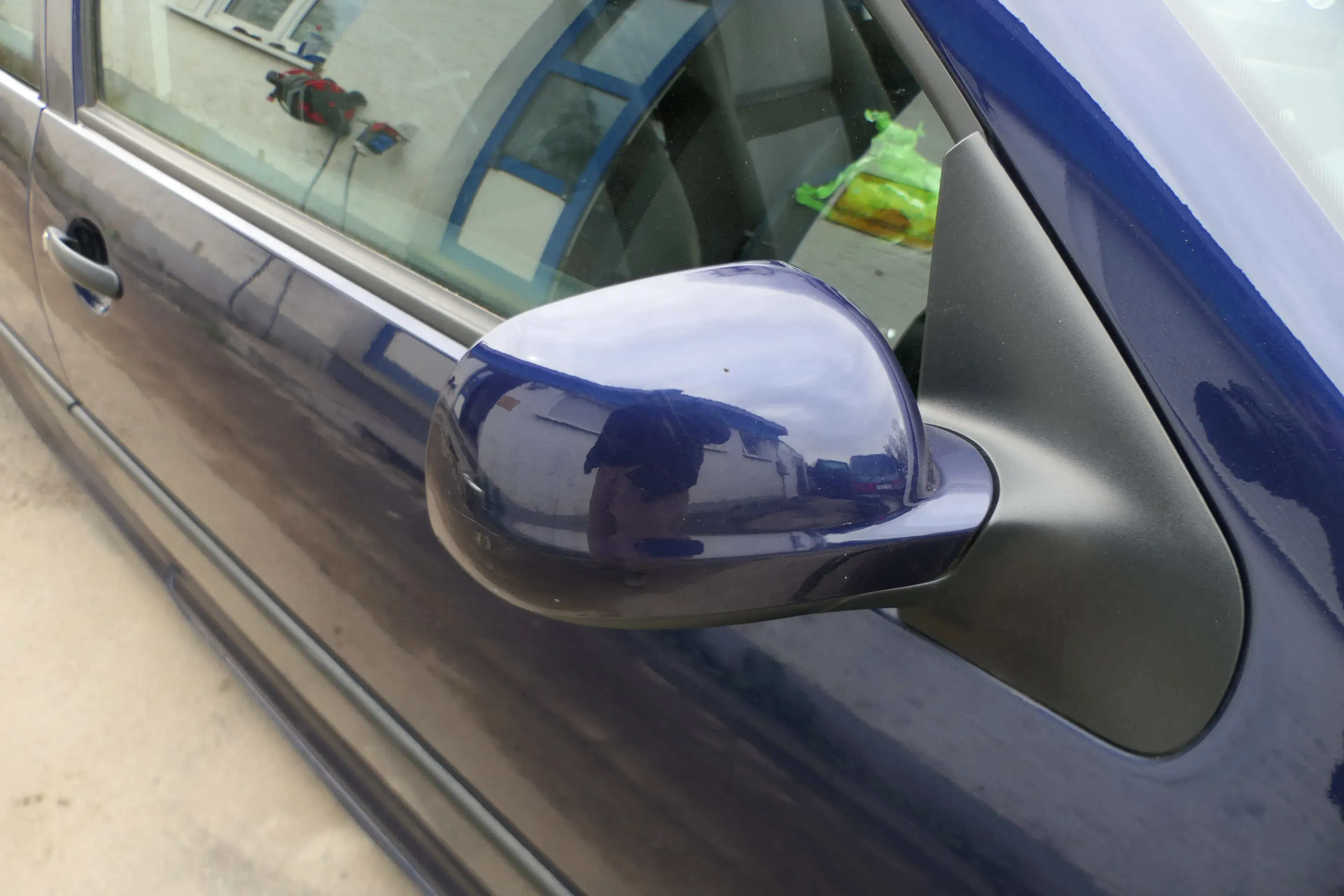 VW Golf 4 Bora elektrischer Spiegel vorne rechts Außenspiegel blau LB5N Glas - Bild 1
