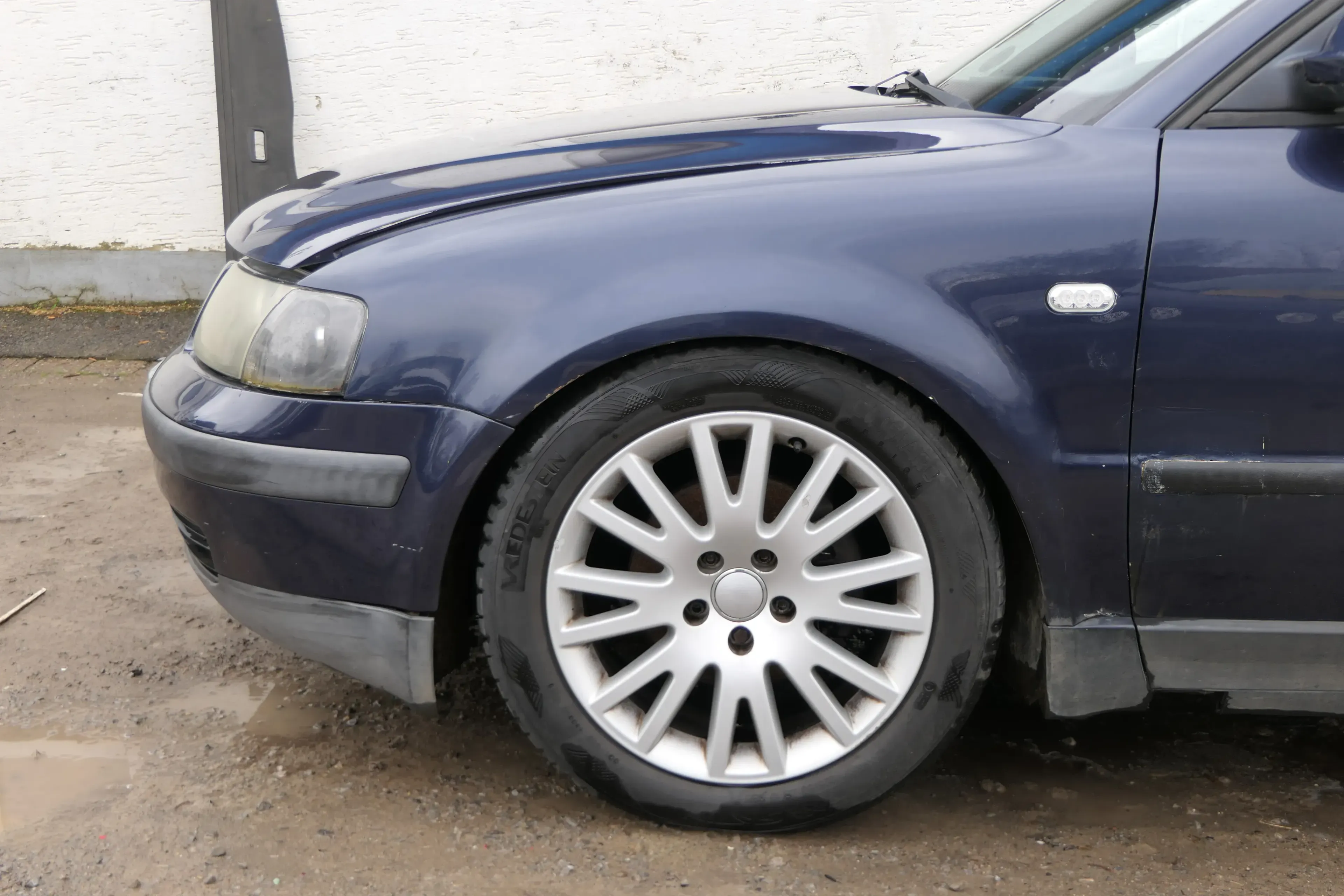 VW Passat 3B Kotflügel vorne links blau LN5Y - Bild 1