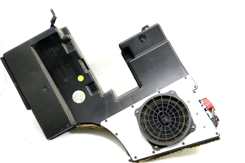 Audi A4 Avant Kombi Subwoofer 8D9035381 Lautsprecher Bassbox Nokia
