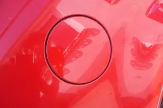 VW Golf 4 Limousine Tankdeckel Deckel Tank Tankverschluß rot LP3G - Bild 3