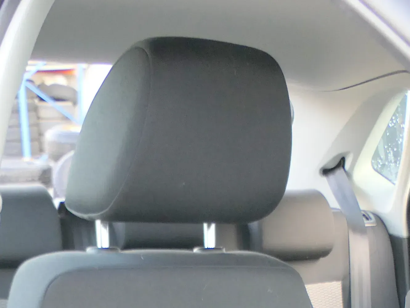 VW Polo 6R Kopfstütze vorne vorn schwarz rechts oder links 6R0881901K 83V - Bild 1