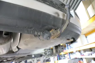 VW Golf 4 Limousine feste starre Anhängerkupplung mit Kabelbaum komplett - Bild 1