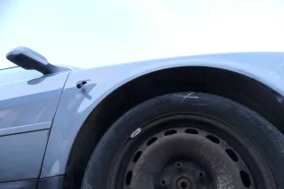 Audi A6 4B Kotflügel vorne rechts grau LY7L s(bis ca.Mitte 2001 passend) MÄNGEL - Bild 9