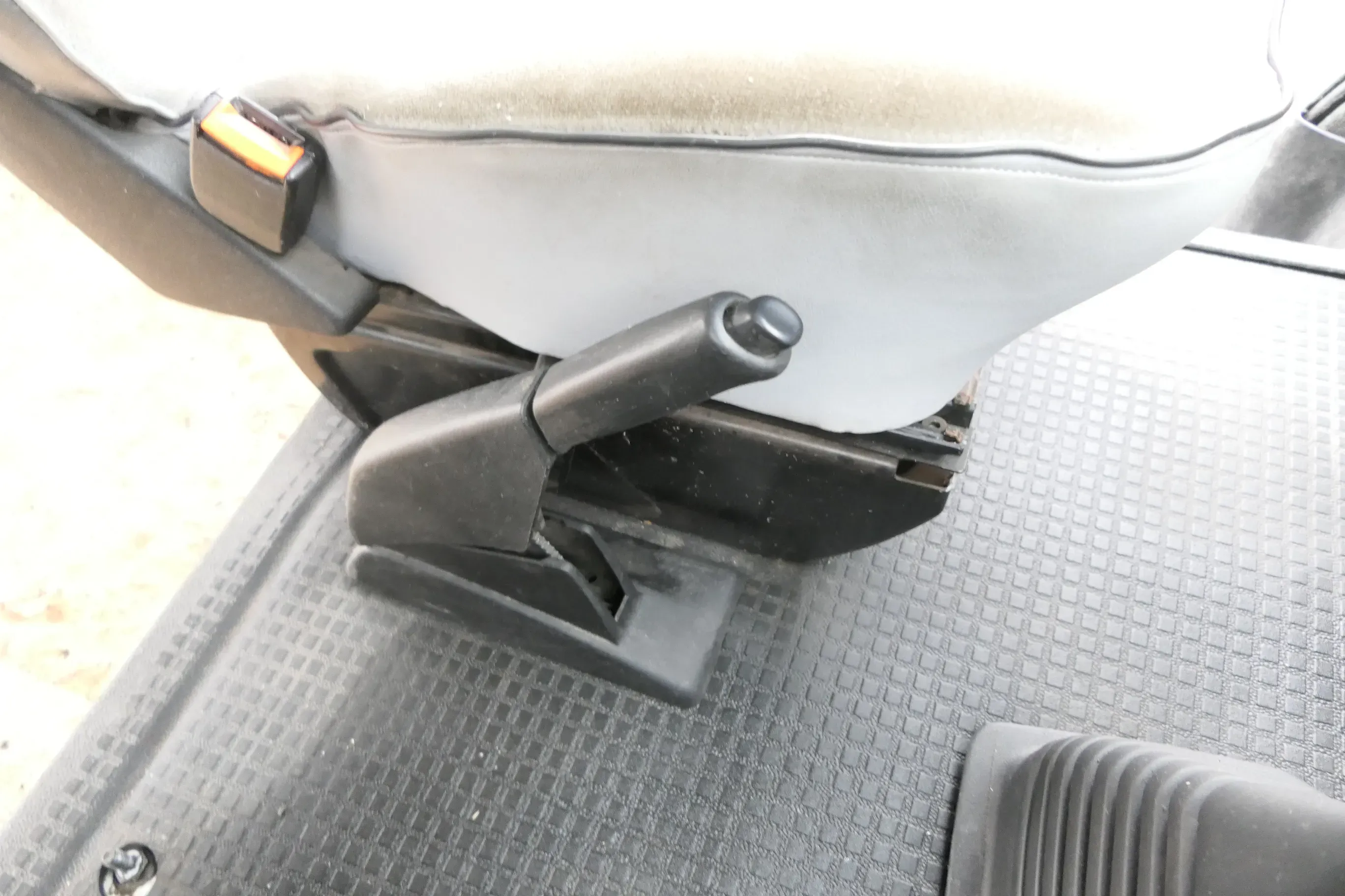 VW T4 Handbremse Feststellbremse schwarz Handbremshebel - Bild 1