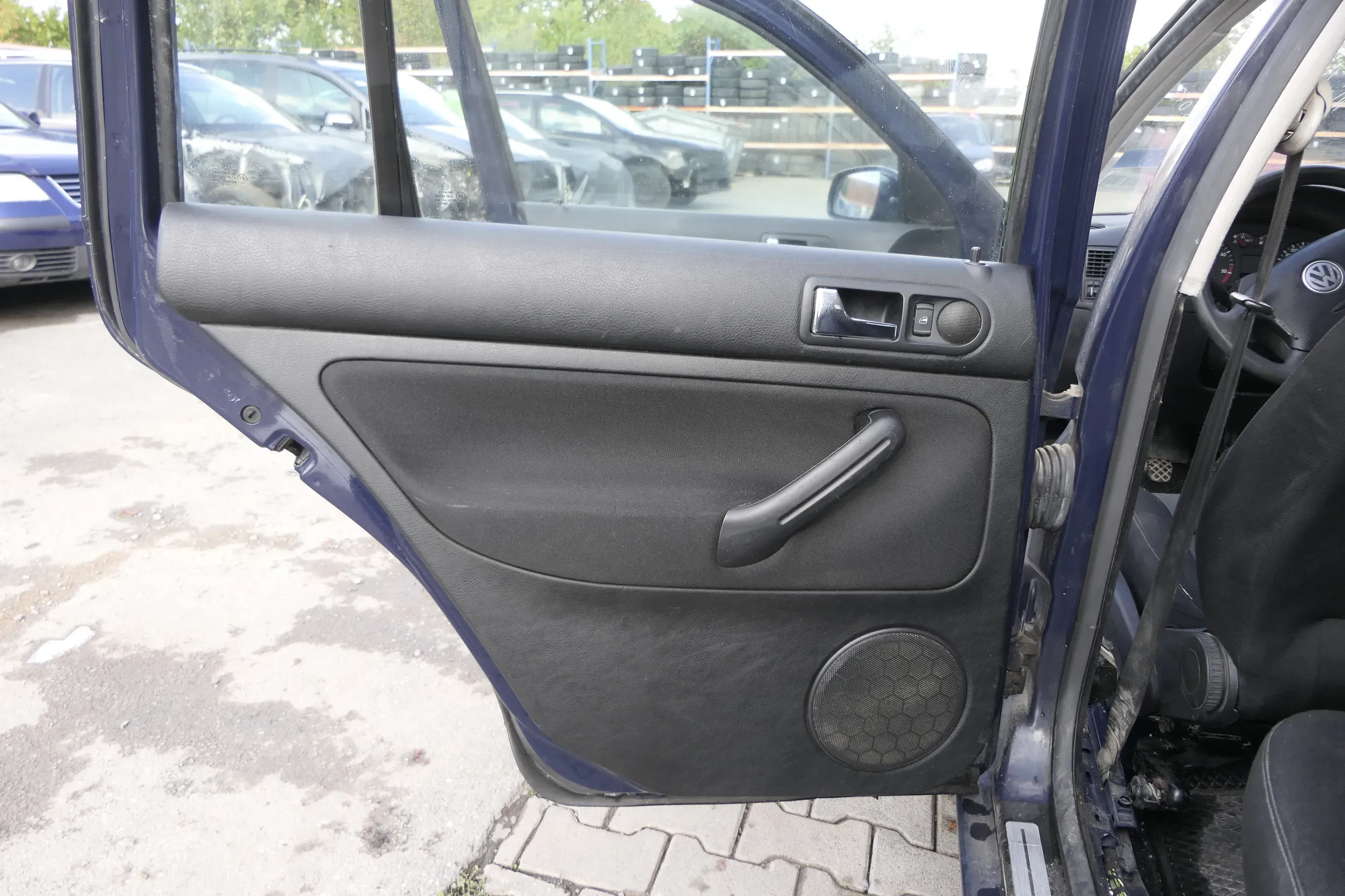 1x VW Golf 4 1J Kombi Türverkleidung Verkleidung Tür hinten links schwarz - Bild 1