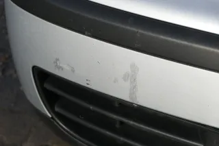 VW Polo 9N Stoßstange Frontstoßstange vorne silber LA7W - Bild 8