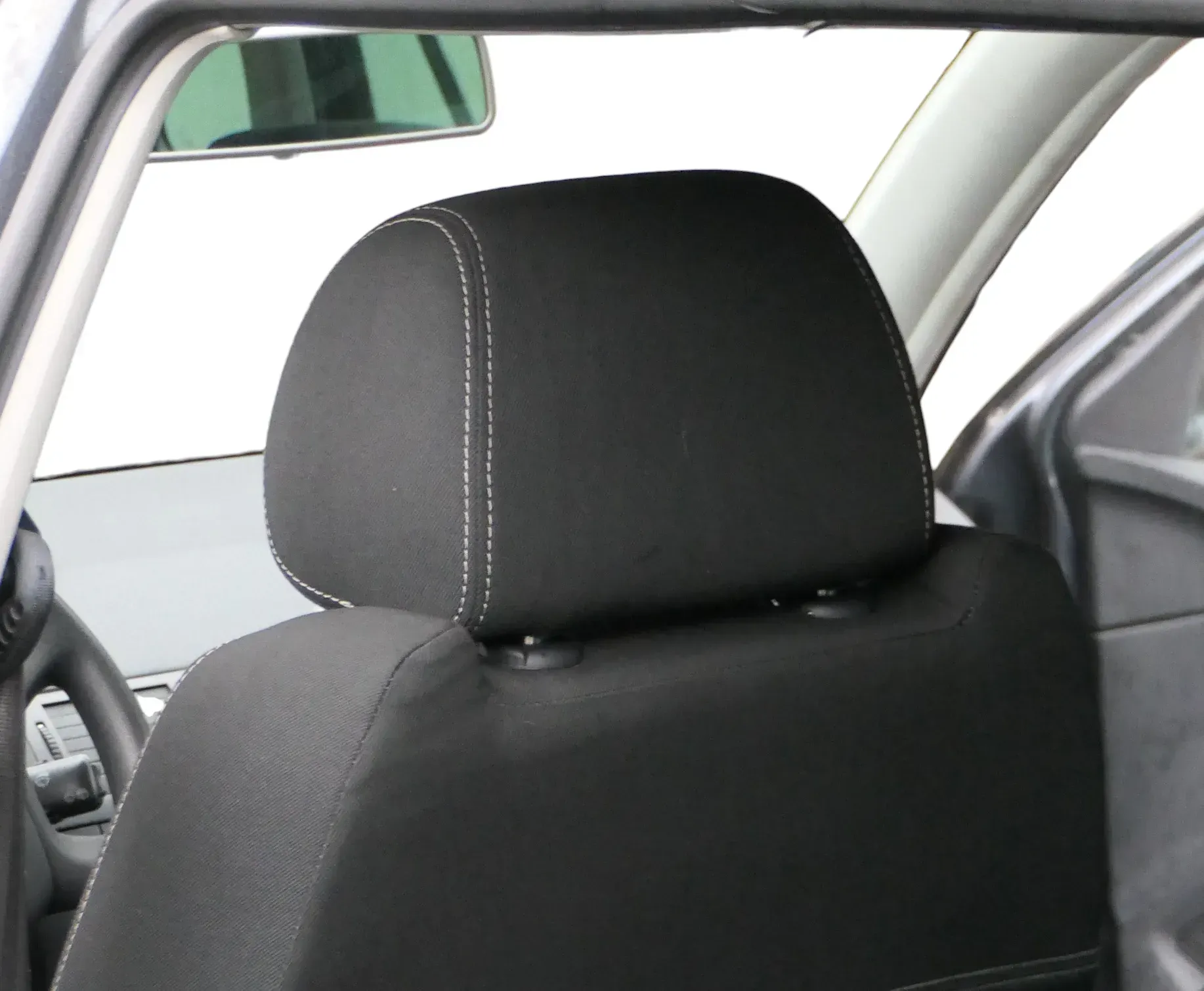 1x Fabia 6Y Kopfstütze vorne vorn rechts oder links anthrazit dunkel onyx  Sport - Bild 1
