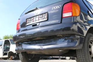 VW Polo 6N Stoßstange hinten 2-geteilte Heckstoßstange schwarz LC9Z Stoßfänger - Bild 3