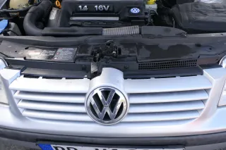 VW Bora Grill Kühlergrill VW Zeichen Logo silber grau LA7W - Bild 1