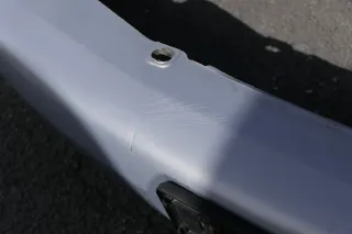 VW Polo 6N Stoßstange vorne Oberteil der 2-geteilte Fronttoßstange silber LB7Z 3 - Bild 3