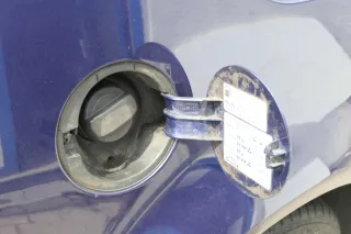 VW Golf 4 Limousine Tankdeckel Deckel Tank Tankverschluß blau LB5N - Bild 2