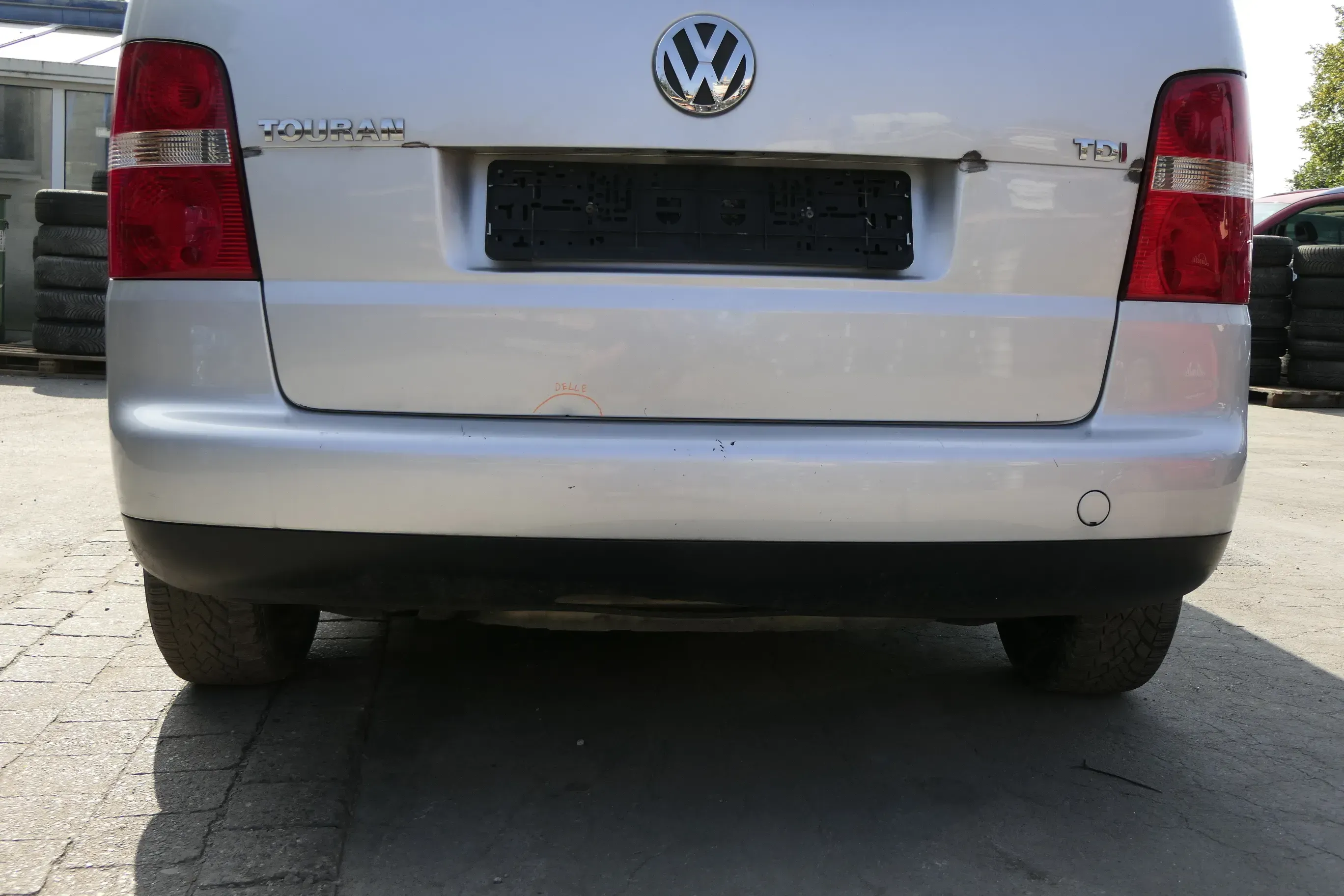 VW Touran 1T Stoßstange hinten Heckstoßstange Stoßfänger silber grau LA7W metl - Bild 1