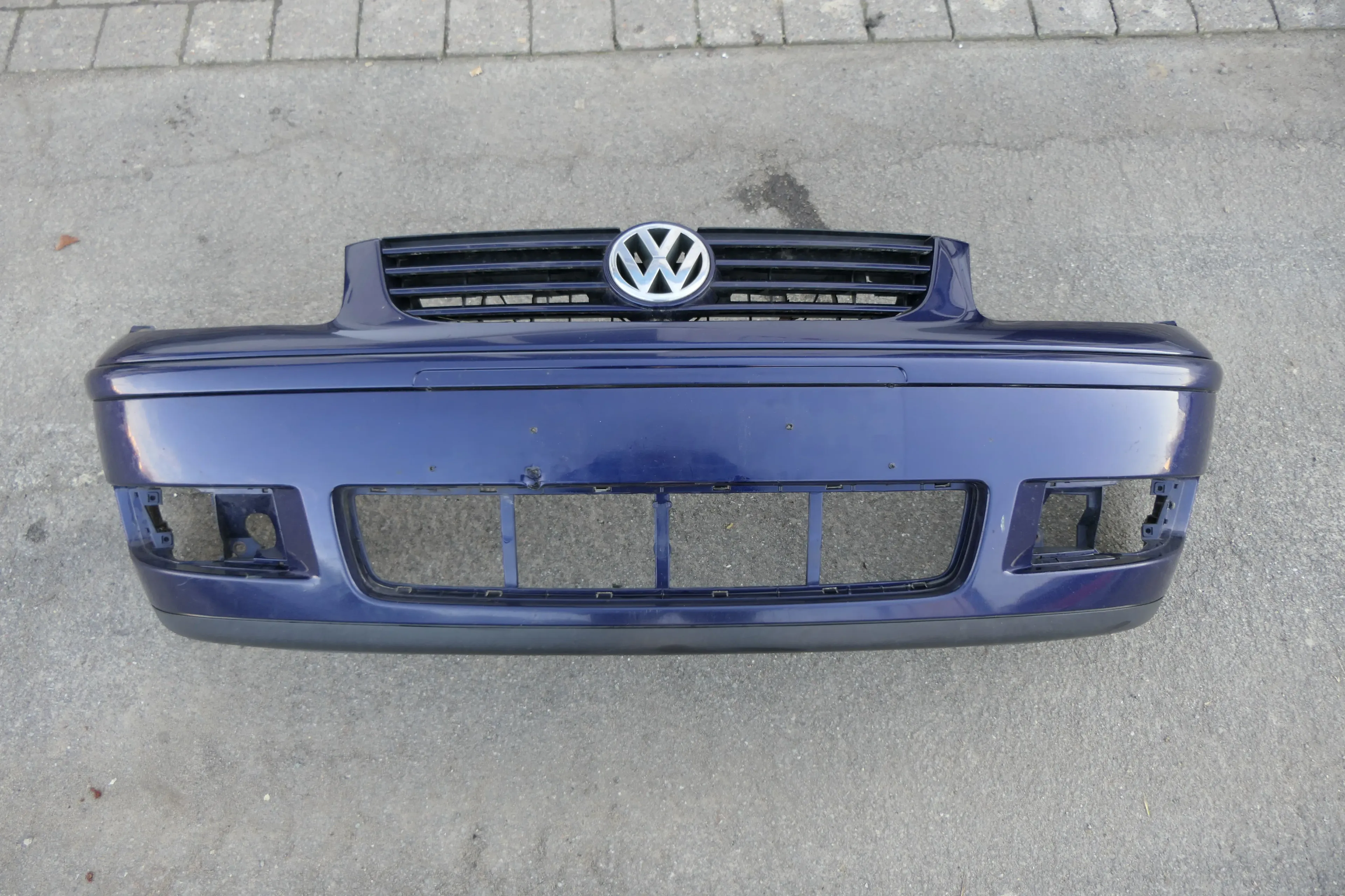 VW Polo 6N2 Stoßstange vorne Frontstoßstange Stoßfänger blau LB5N mit Grill - Bild 1
