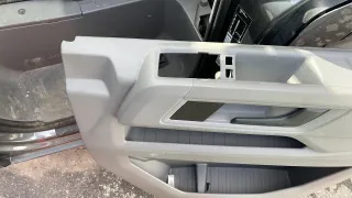 VW Crafter 2E Türverkleidung Verkleidung Tür vorne links grau Seitenverkleidung - Bild 4