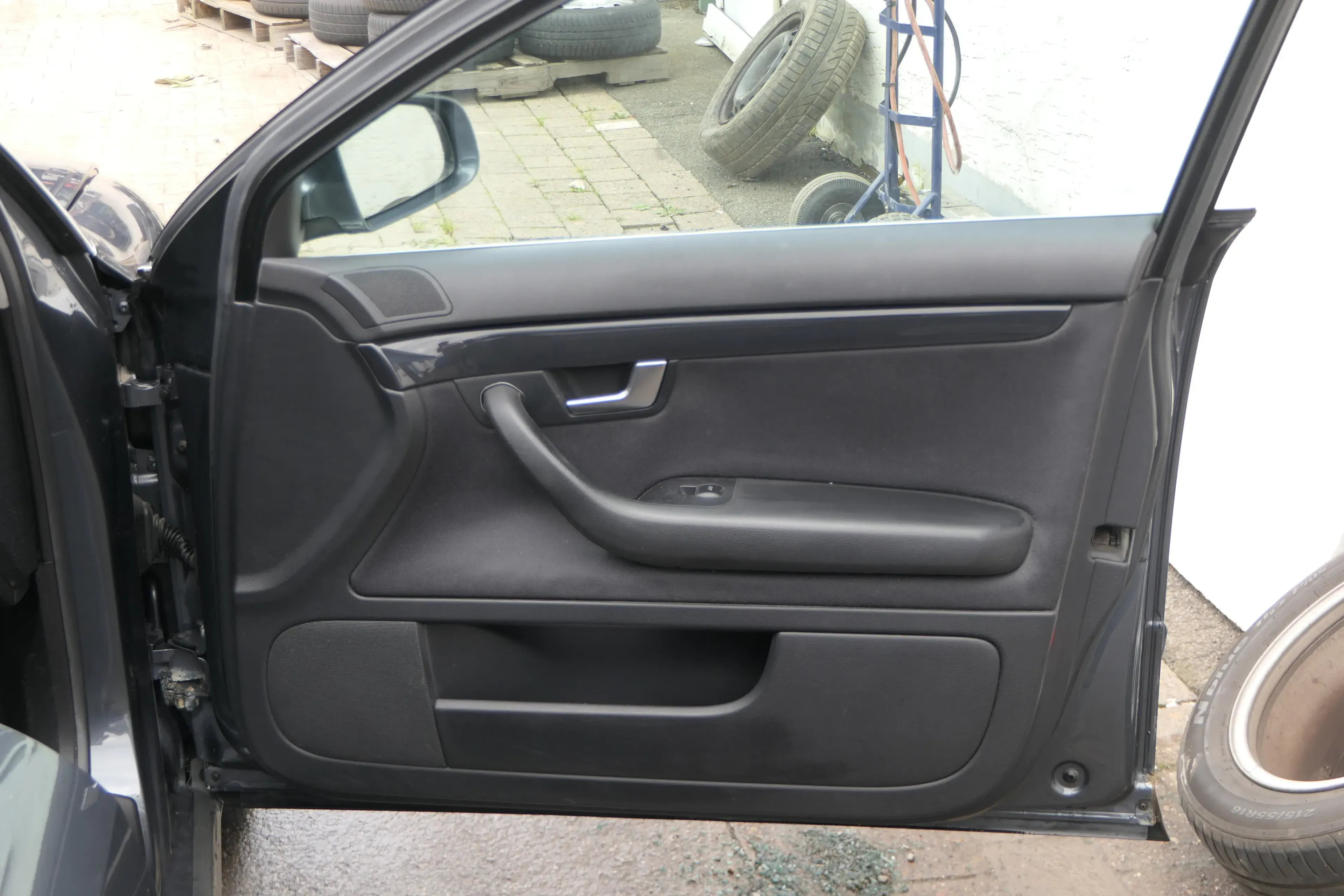 1x A4 8E B6 Türverkleidung Verkleidung Tür vorne rechts soul schwarz - Bild 1