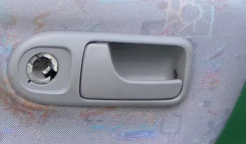 VW Lupo Seat Arosa Türgriff Griff Tür vorne links oben Öffner grau - Bild 1