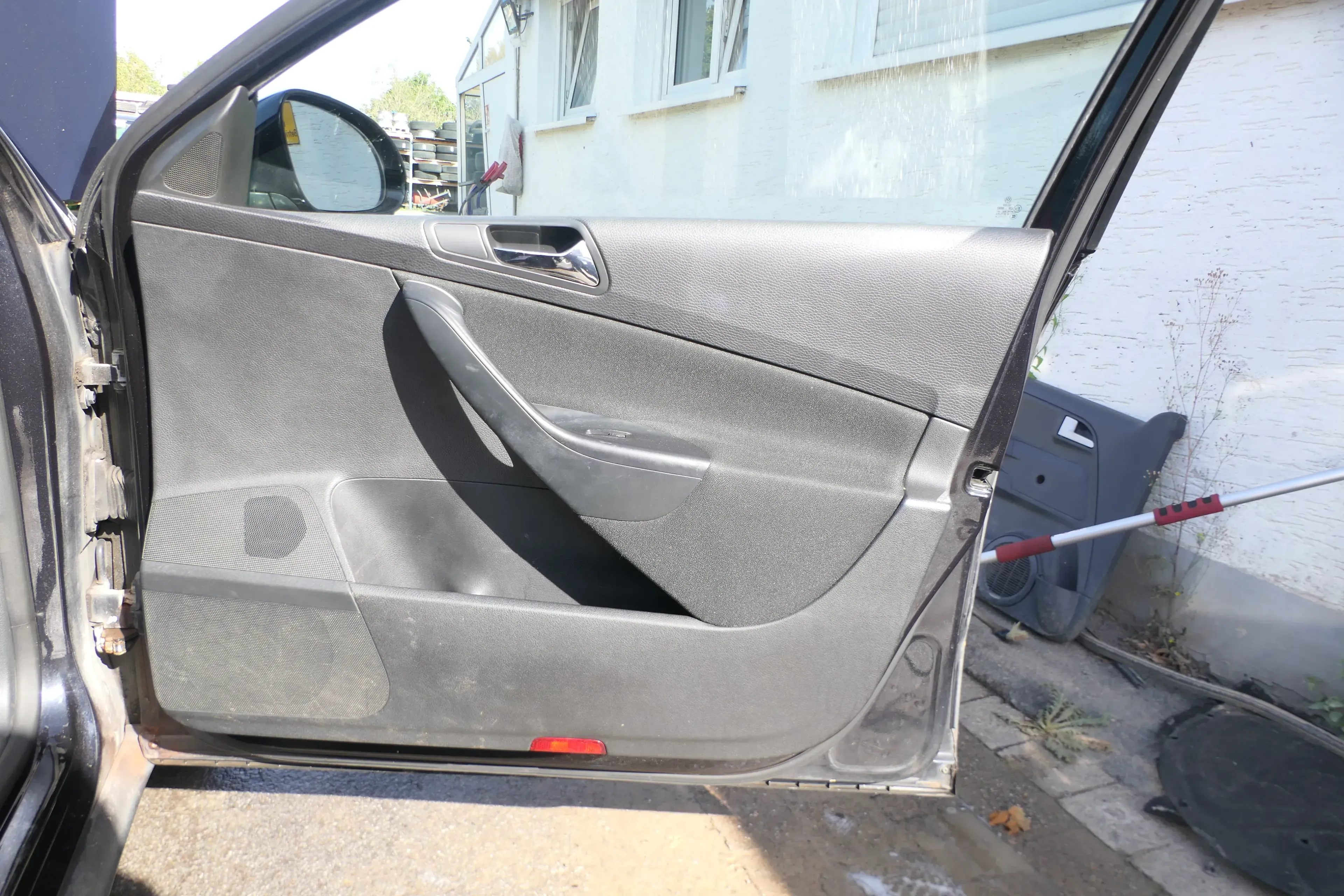1x VW Passat 3C Variant Türverkleidung Verkleidung Tür vorne rechts schwarz - Bild 1