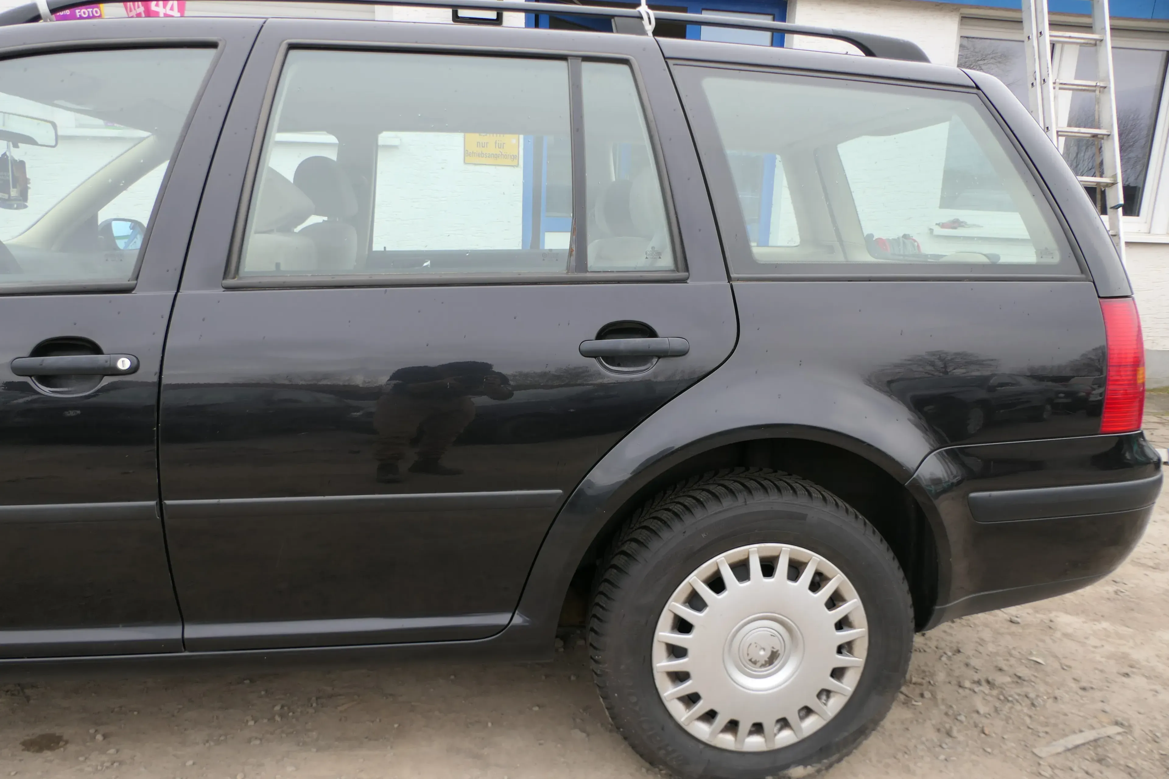 VW Golf 4 Bora Tür hinten links nur Kombi / Variant schwarz LC9Z - Bild 1