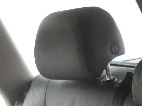 Audi A4 B6 8E Kopfstütze hinten links Leder schwarz soul - Bild 1