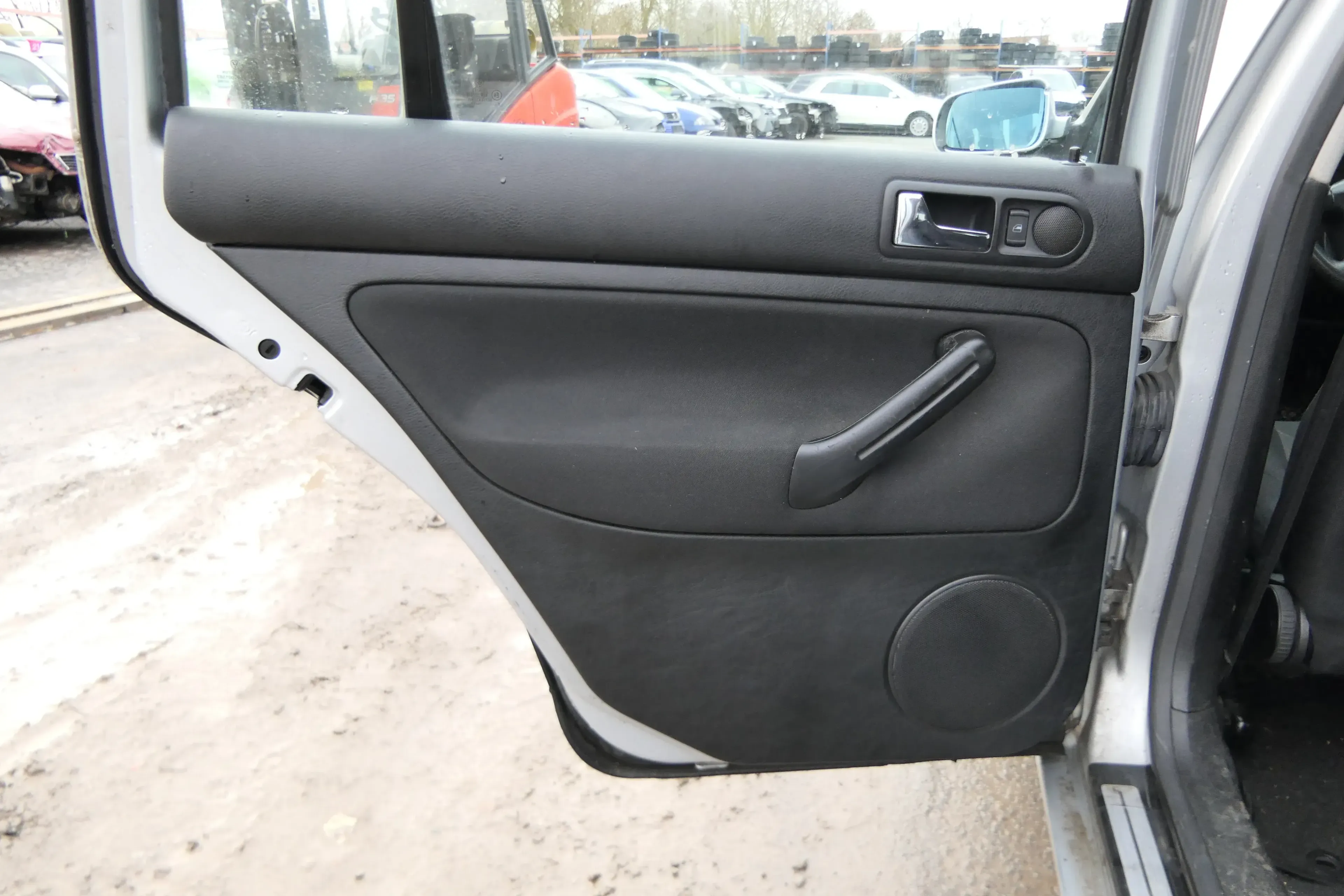 1x VW Golf 4 1J Kombi Türverkleidung Verkleidung Tür hinten links schwarz - Bild 1