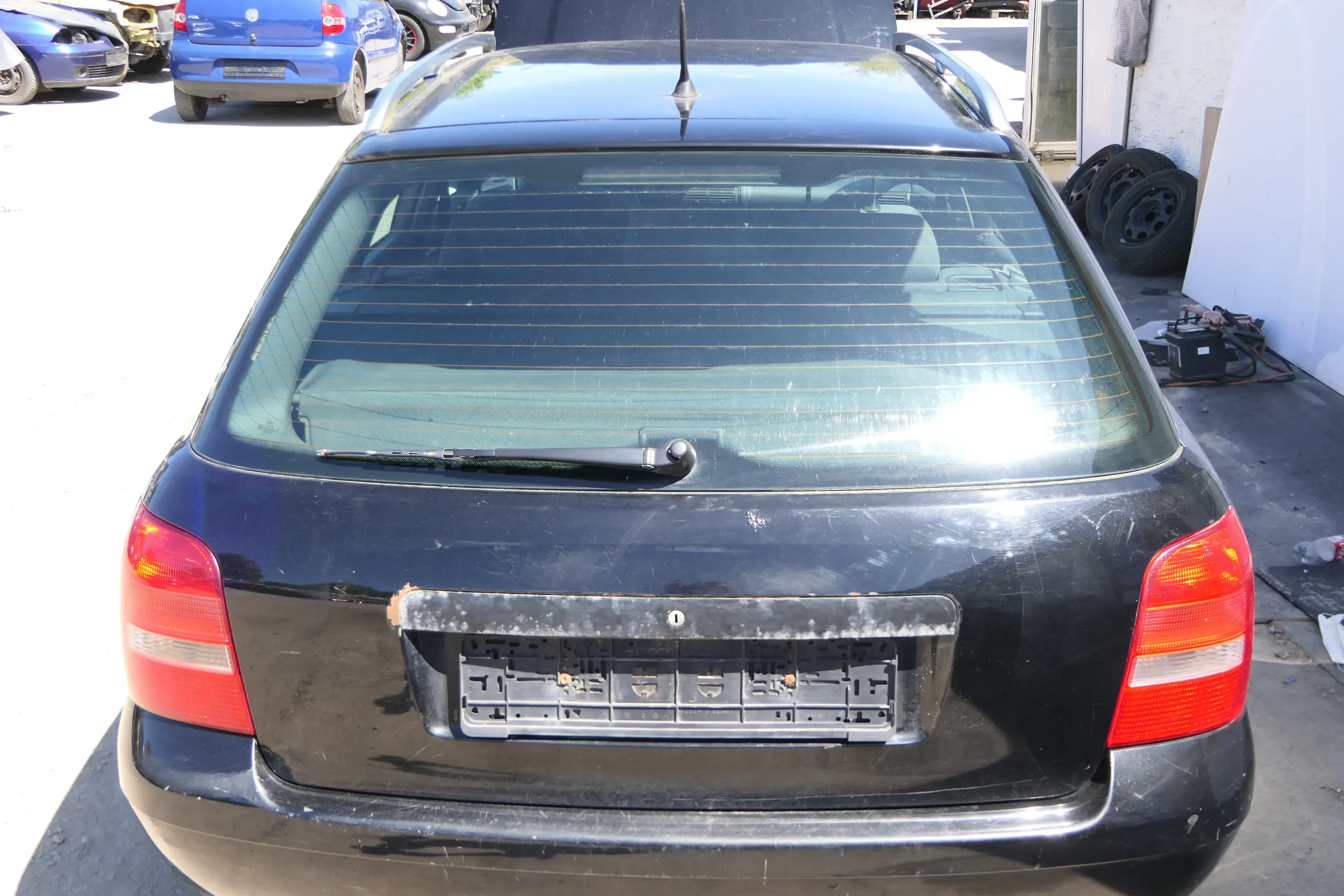 Audi A4 B5 Avant Facelift Heckklappe Klappe hinten schwarz LY9B Facelfit Scheibe - Bild 1