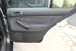 1x VW Golf 4 1J Limousine Türverkleidung Verkleidung Tür hinten rechts schwarz - Bild 1