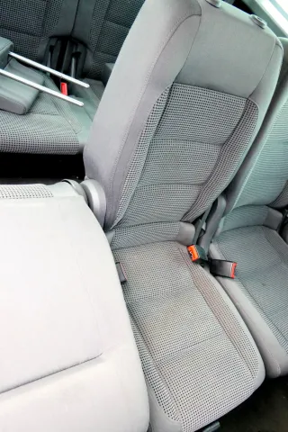 VW Touran Sitz hinten mitte mittig (1. Reihe) Rücksitz anthrazit - 107920 - Bild 1