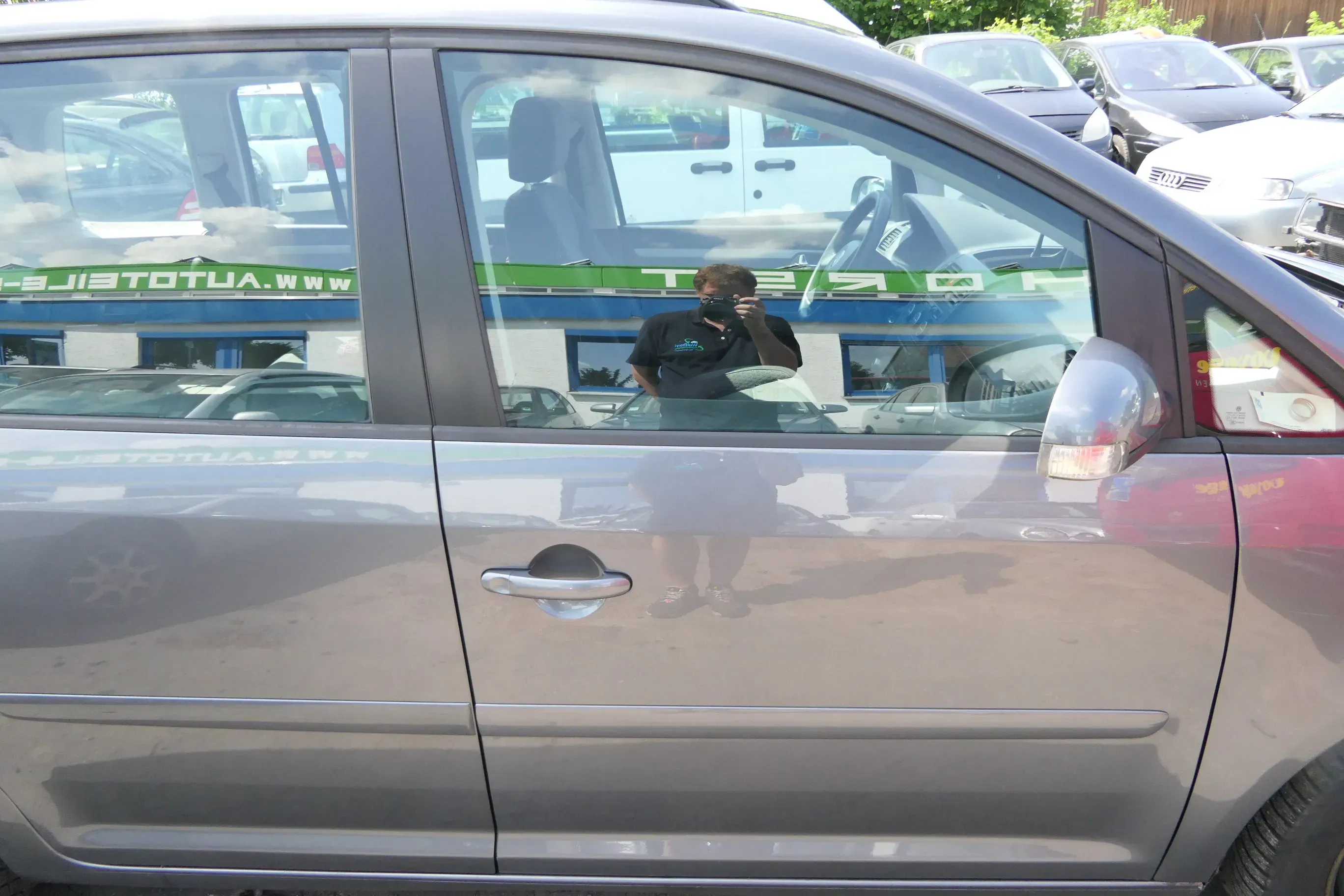 VW Touran 1T 1T3 Tür vorne rechts Beifahrertür grau LD7X - ohne Anbauteile - Bild 1