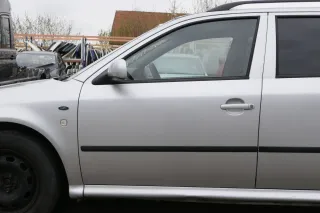 Skoda Octavia 1U Kombi + Limo Tür vorne links Fahrertür silber grau LF7T 9102 - Bild 1