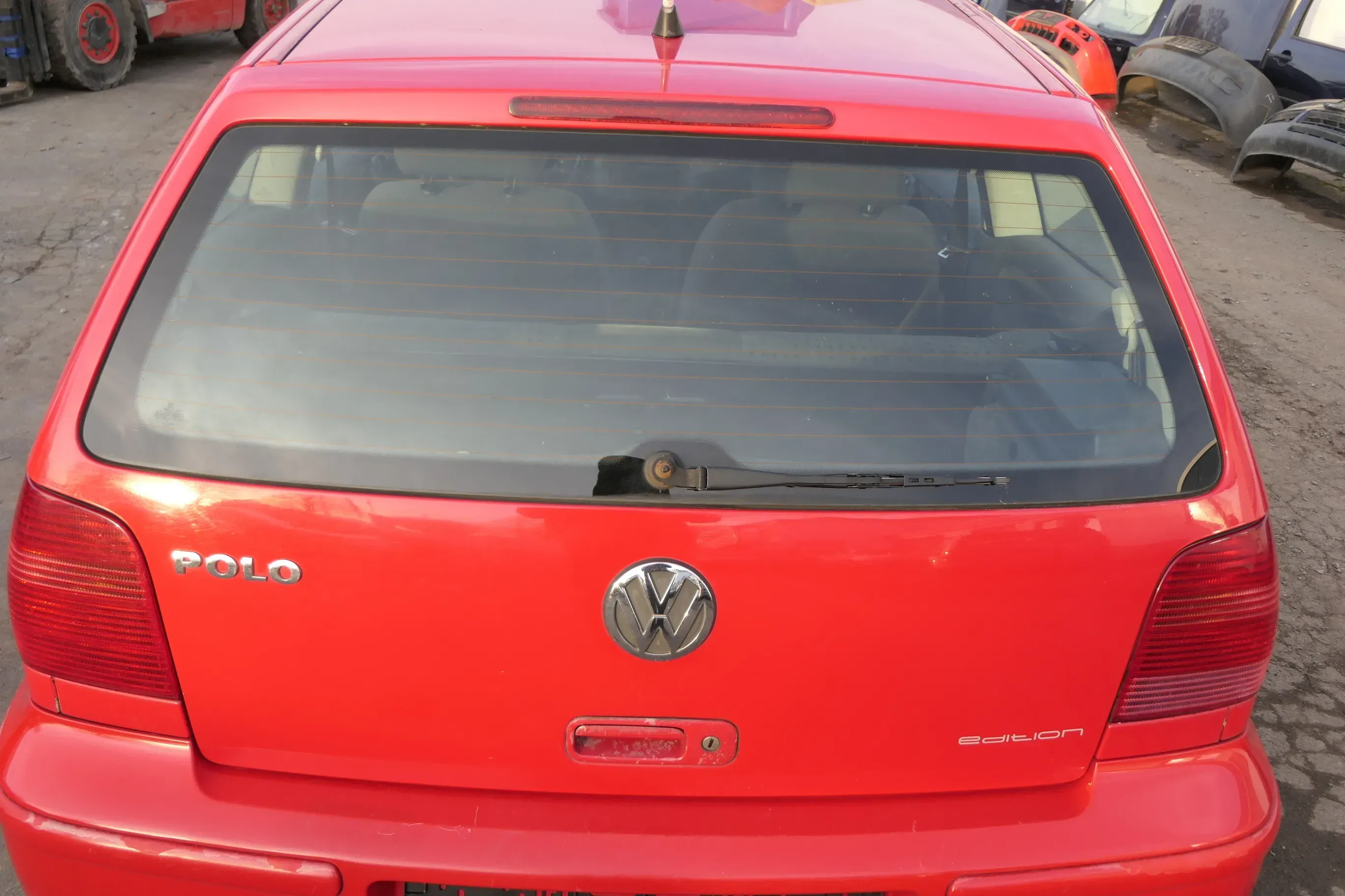VW Polo 6N2 Heckklappe Klappe hinten Kofferraumklappe rot LP3G - ohne Anbauteile - Bild 1